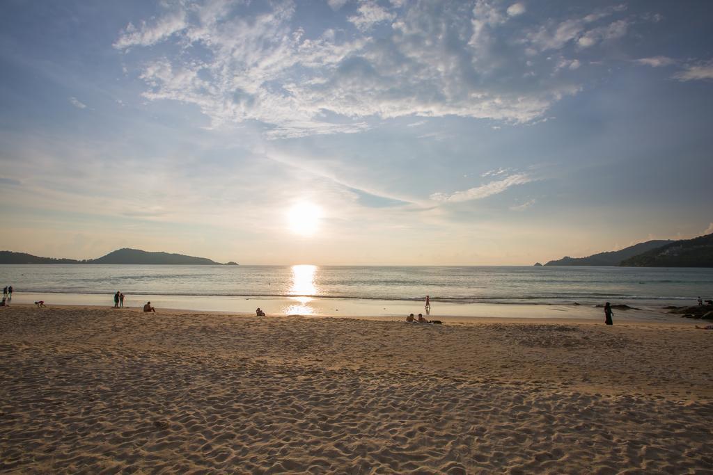 Barefoot Hotel Kalim Beach Front Patong Kültér fotó