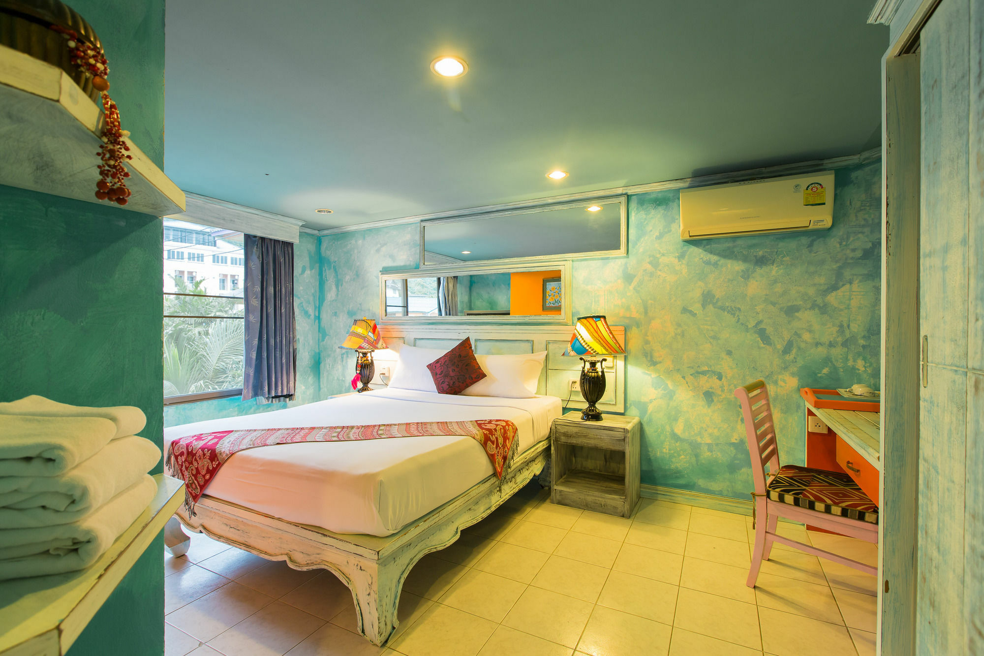 Barefoot Hotel Kalim Beach Front Patong Kültér fotó